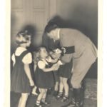 Kleiner Besuch - Children visiting Adolf Hitler