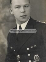 Kriegsmarine Officer wearing the Flottenkriegsabzeichen