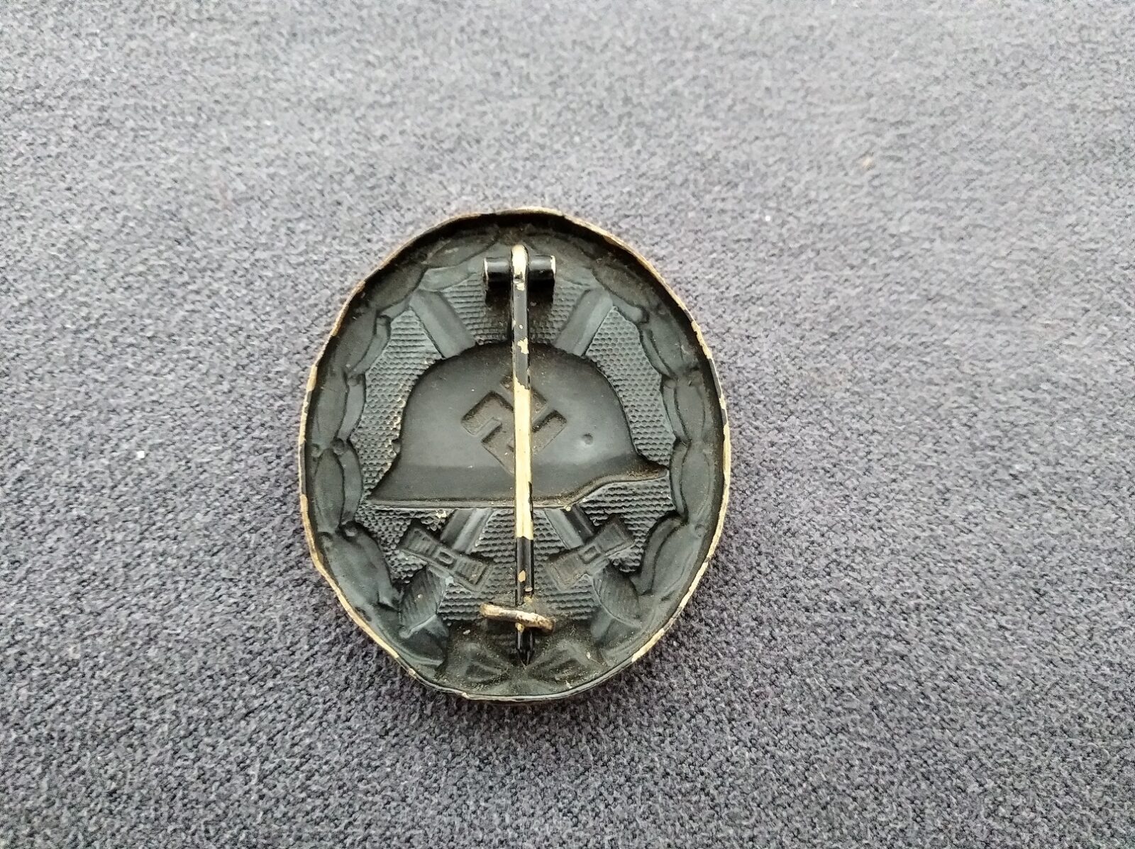 Wound Badge in Black (Unmarked and worn condition)