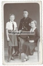 Allgemeine-SS SS-Mann with Cufftitle "6" with Family Studioportrait