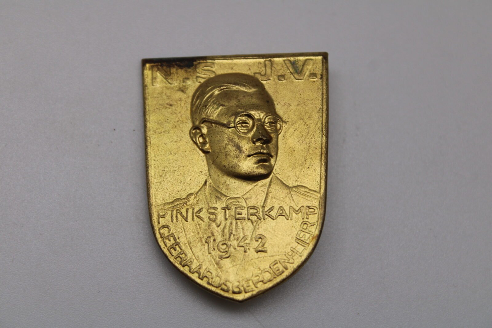 IMG_5932 NSJV Pinksterkamp Geeraardsbergen-Lier 1942 Pin - Image 1