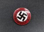 NSDAP Parteiabzeichen (M1/100 – Werner Redo, Saarlautern)