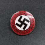 NSDAP Parteiabzeichen (M1/100 – Werner Redo, Saarlautern)