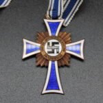 Mutterkreuz in Bronze – Mother’s Cross in Bronze