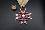 Order of the Sacred Treasure 5th Class (Cased) - Image 2