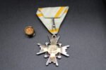 Order of the Sacred Treasure 4th Class (Cased) - Image 4