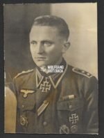 Portrait of WH Oberfeldwebel wearing Ritterkreuz & DKIG