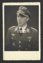 Portrait of Luftwaffe Leutnant wearing Deutsches Kreuz in Gold