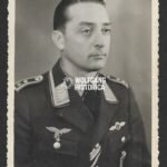 Portrait of Luftwaffe Oberfeldwebel wearing Deutsches Kreuz in Gold