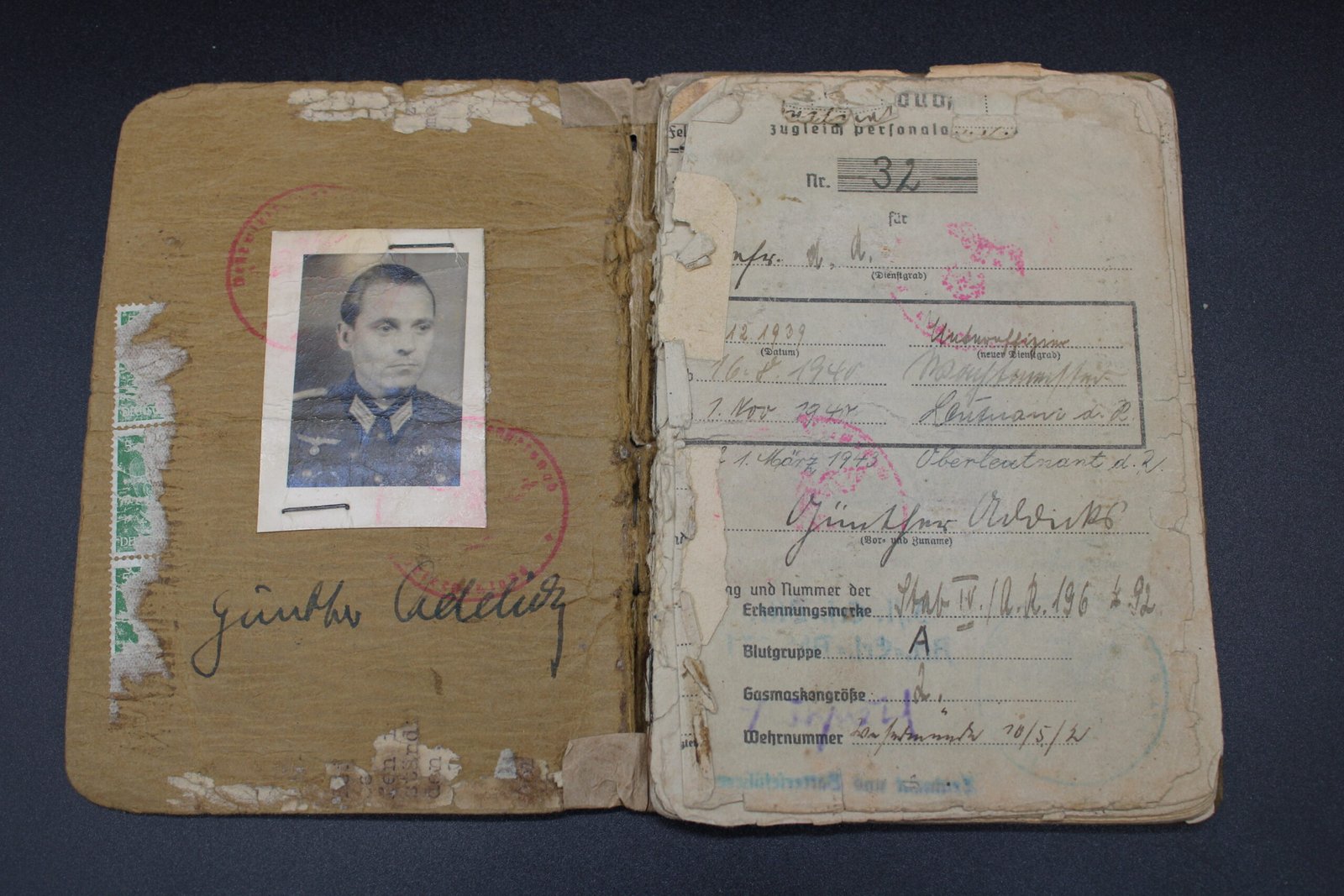 IMG_9610 Soldbuch Officer Art.Rgt.196 & 131, Tech.Btl.26 & Marschbrigade von Schultz (2x Awards) - Image 1