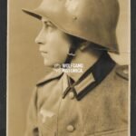 Studioportrait Wehrmacht Soldier wearing M18