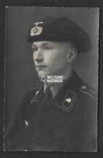 Studioportrait of Panzer soldier - Panzer-Regiment 5