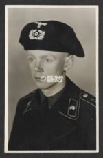 Studioportrait of Panzer soldier - Panzer-Regiment 5