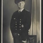 Studioportrait of Kriegsmarine Officer wearing Minensucherabzeichen & Dagger