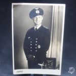 Studioportrait of Kriegsmarine Officer wearing Minensucherabzeichen & Dagger