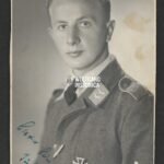 Studioportrait of Fallschirmjäger wearing the Paratrooper’s Badge & EK1