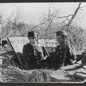 German Press Photograph: 2x Ritterkreuzträger in Foxhole