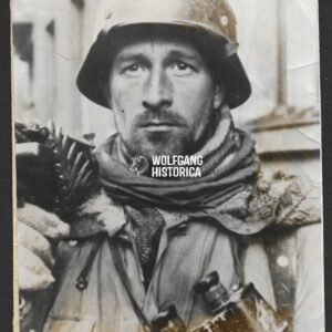 German Press Photo: Waffen-SS Soldier in Charkow with MG42