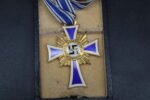 Mutterkreuz in Gold – Mother’s Cross in Gold (Franz Reischauer) - Image 2