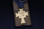 Mutterkreuz in Gold – Mother’s Cross in Gold (Franz Reischauer) - Image 3