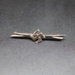 Sympathizer Brosche Silver