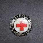 DRK Helferin Brosche