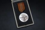 Deutsche Olympia-Ehrenzeichen (Cased) - Image 2
