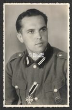 Studioportrait of Reichsarbeidsdienst member showcasing his KVK2X!