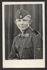 Studioportrait of young Waffen-SS Soldier (Crystal Sharp Quality!)