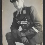 Studioportrait of Fallschirmjäger Officer wearing awards, dagger and Kreta Cufftitle!