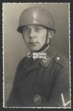 Studioportrait of Fallschirmjäger - "Südfront" FJ Helmet
