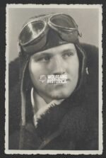 Luftwaffe Pilot Studioportrait in Winter Flying Gear