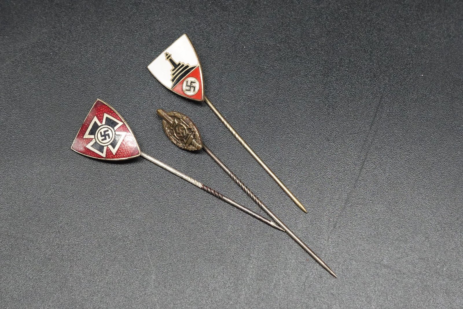 DSC09307 3x NSKOV (Nationalsozialistische Kriegsopferversorgung) Stickpins - Image 1