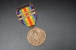 US WWI "Victory Medal" with 2 Frontbars "Aisne-Marne" & "Defensive Sector" - Image 2
