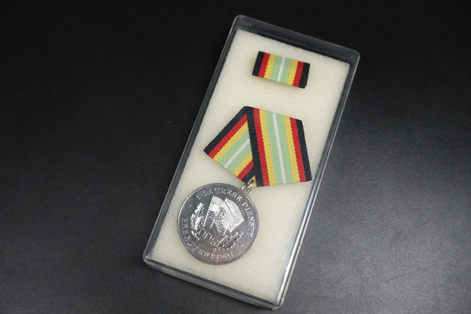 DSC09815 DDR Medal for Faithful Service – Border Troops (Silver, 10 Years) - Image 1