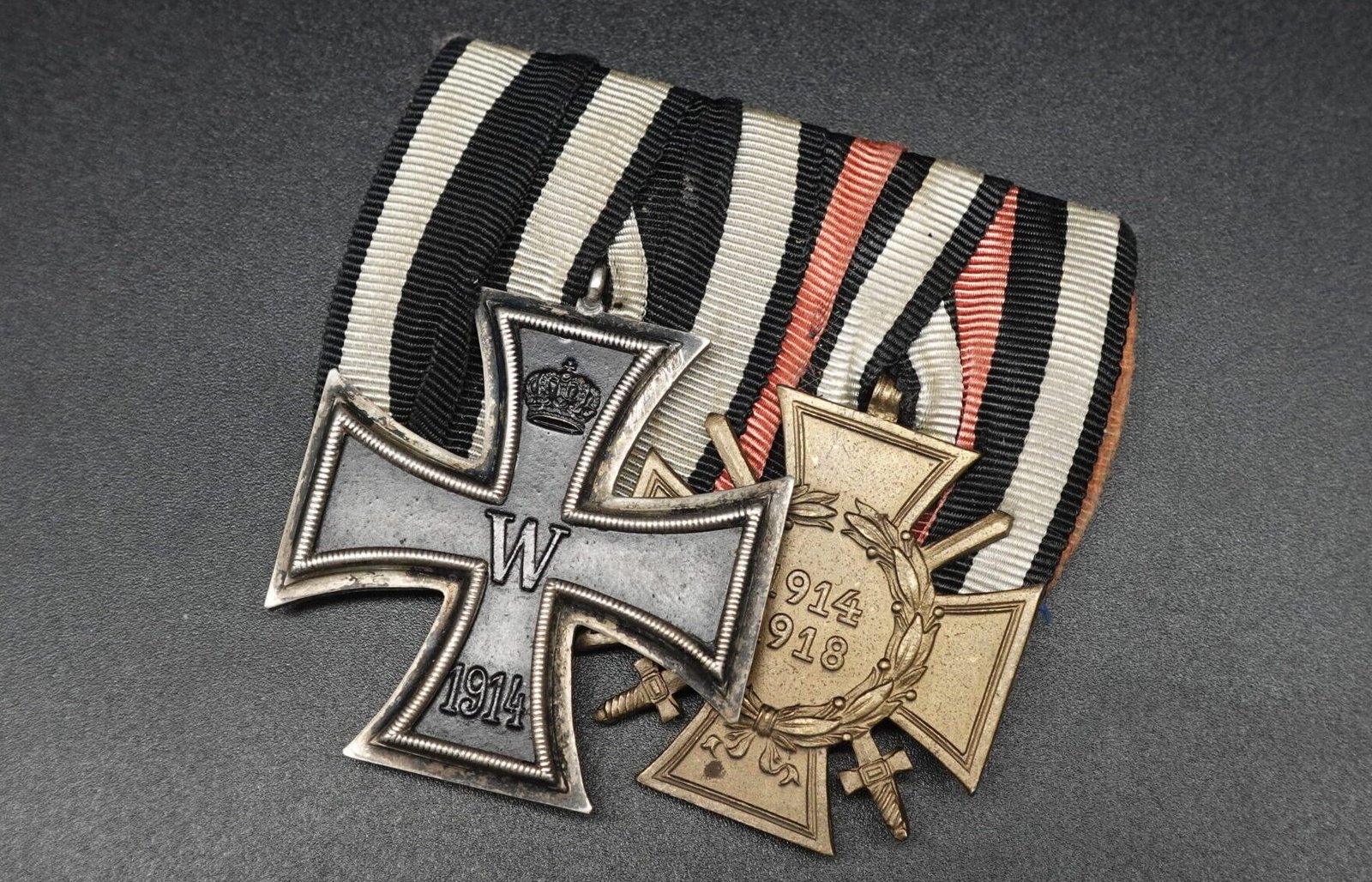 DSC09817 Medalbar: Eisernes Kreuz 2. Klasse (1914) & Ehrenkreuz für Frontkämpfer - Image 1