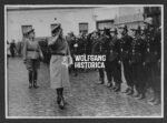 Press Photo: German General checking the Vlaamse Wacht in Begijnenstraat, Antwerpen