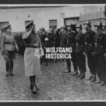 Press Photo: German General checking the Vlaamse Wacht in Begijnenstraat, Antwerpen