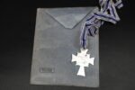 Mutterkreuz in Silber (“Mother’s Cross in Silver”) with Gustav Brehmer, Marktneukirchen Pouch - Image 4