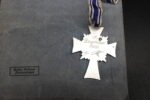 Mutterkreuz in Silber (“Mother’s Cross in Silver”) with Gustav Brehmer, Marktneukirchen Pouch - Image 3