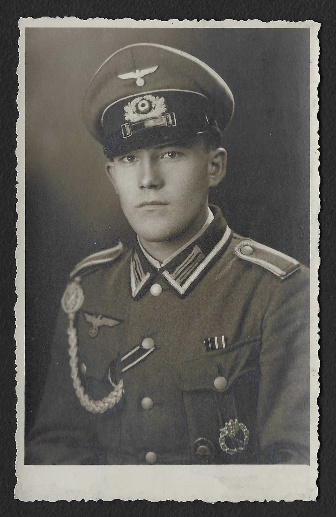 Foto_2026-04-15_100128 Studioportrait Wehrmacht Soldier wearing ISA & Schützenschnur (Taken in Liege, BE) - Image 1