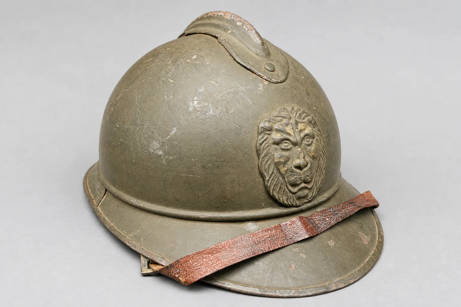 ChatGPT Image 6 mei 2026, 13_07_08 Belgian M15 Adrian Helmet (WWI) – Complete with Chinstrap (Reissued) - Image 1