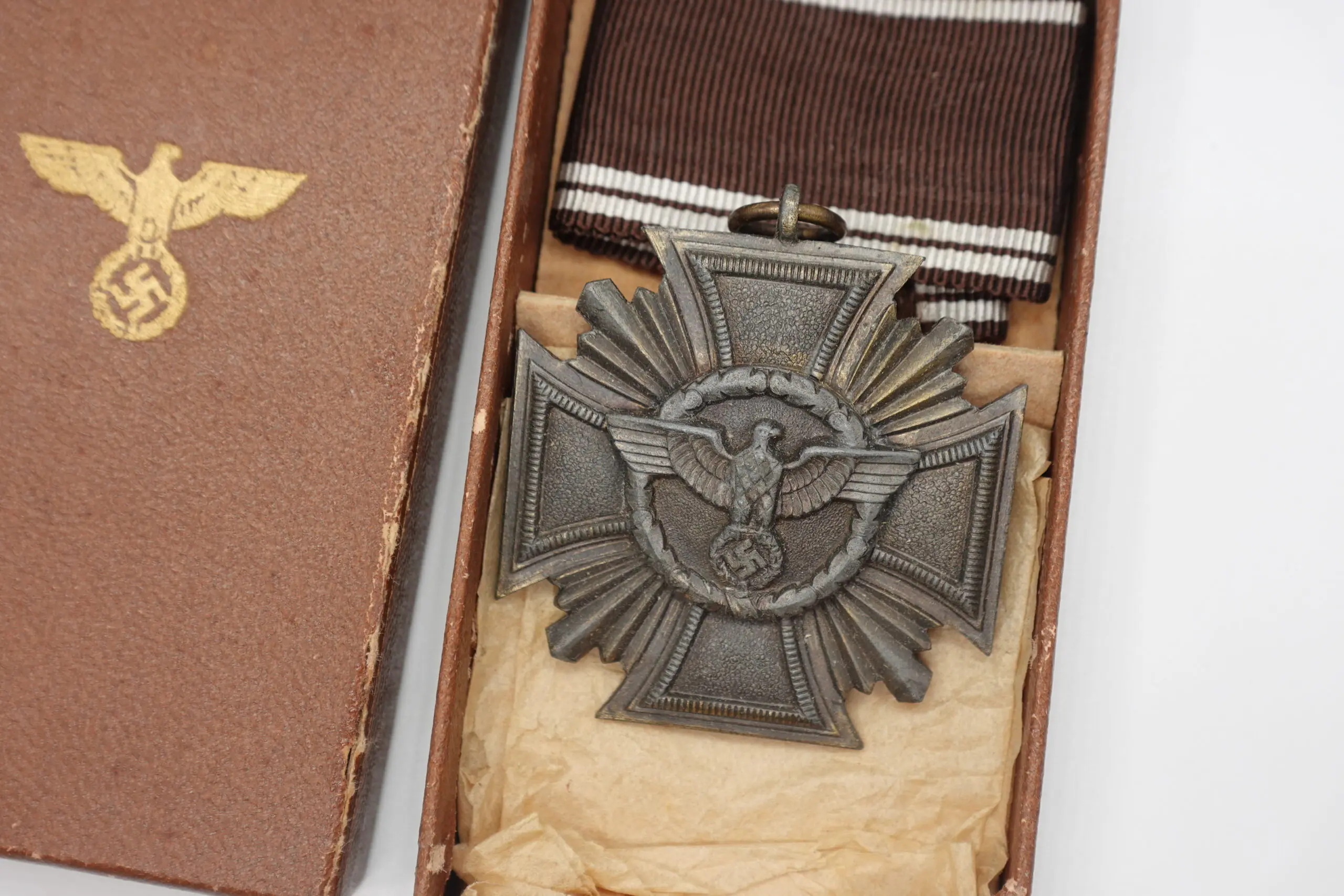 NSDAP Dienstauszeichnung in Bronze (10 Jahre) in Etui – NSDAP Long Service Award - Image 3