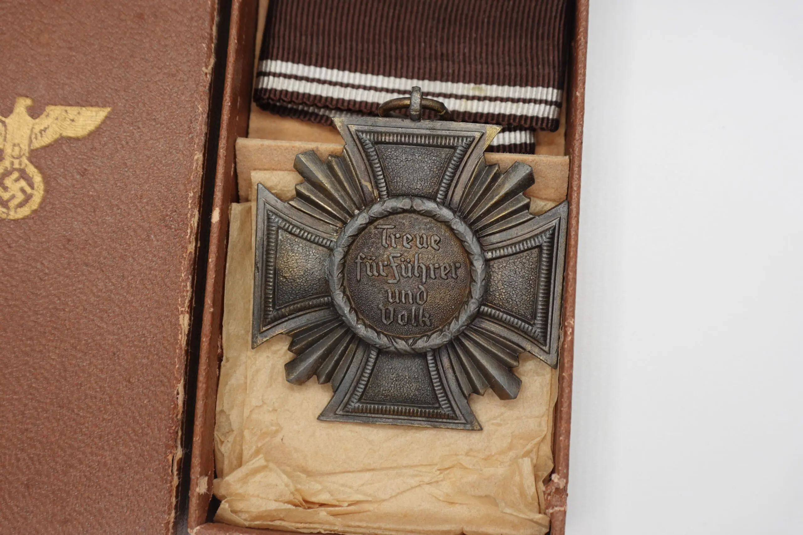 NSDAP Dienstauszeichnung in Bronze (10 Jahre) in Etui – NSDAP Long Service Award - Image 4
