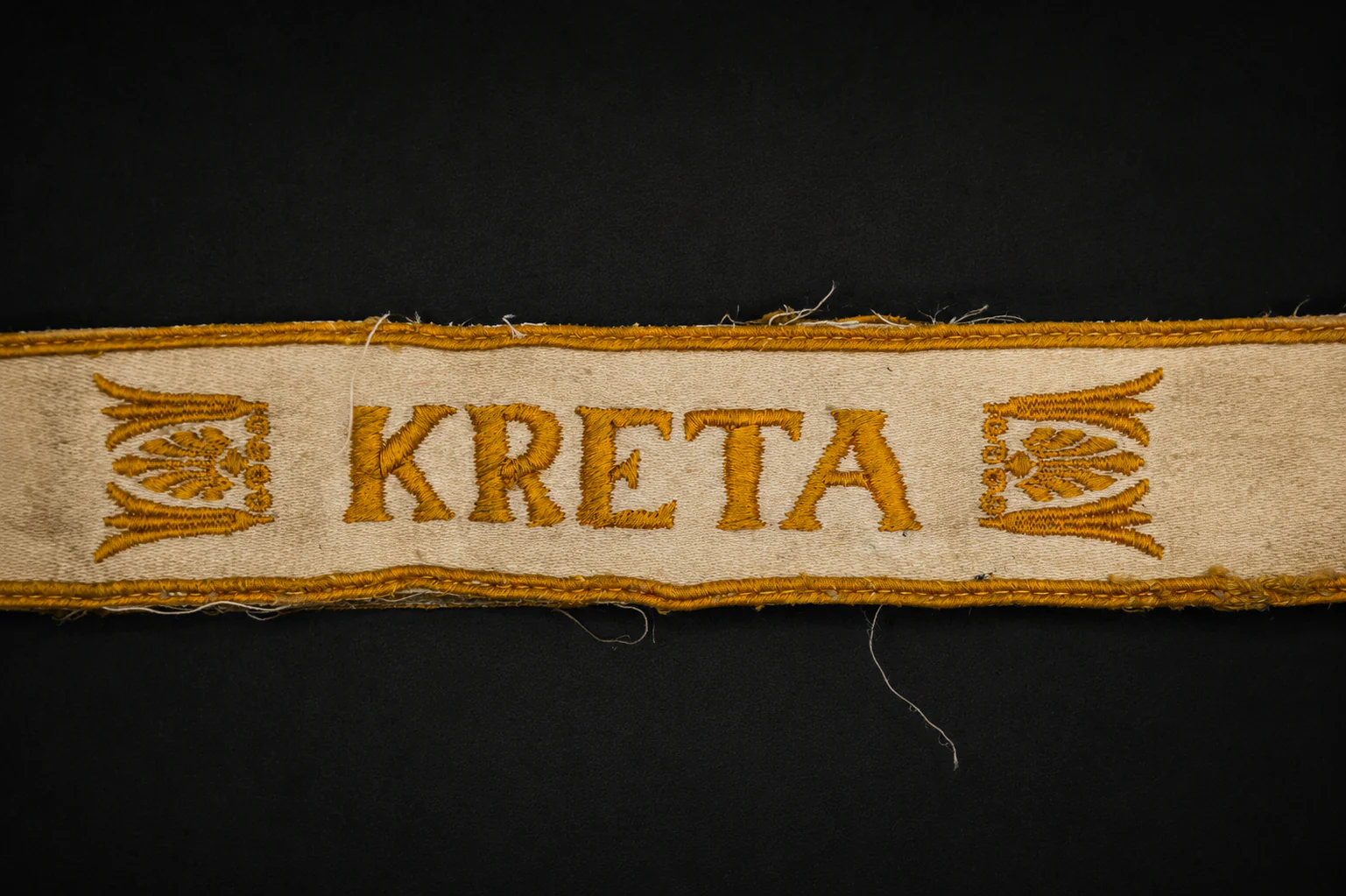 WWII German “Kreta” Cuff Title Grouping with EK II Ribbon & Gebirgsjäger Grave Photograph - Image 5