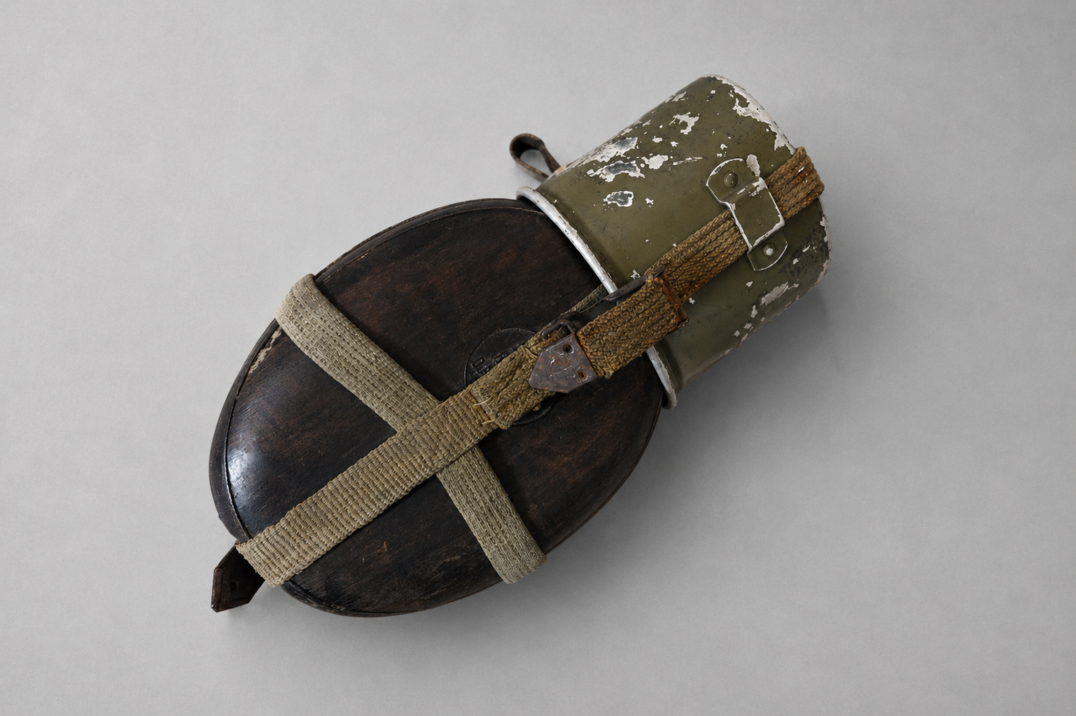 Image 20 mei 2026, 16_36_56 WWII German Coconut Canteen (Kokosnuss Feldflasche) with Cup & Carrier Straps - Image 1
