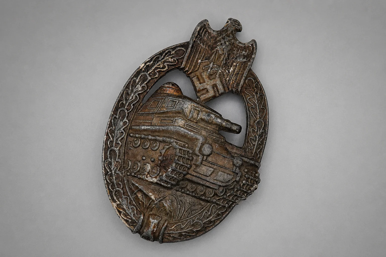 Panzerkampfabzeichen in Bronze by Adolf Scholze (?) - Panzer Assault Badge in Bronze - Image 1
