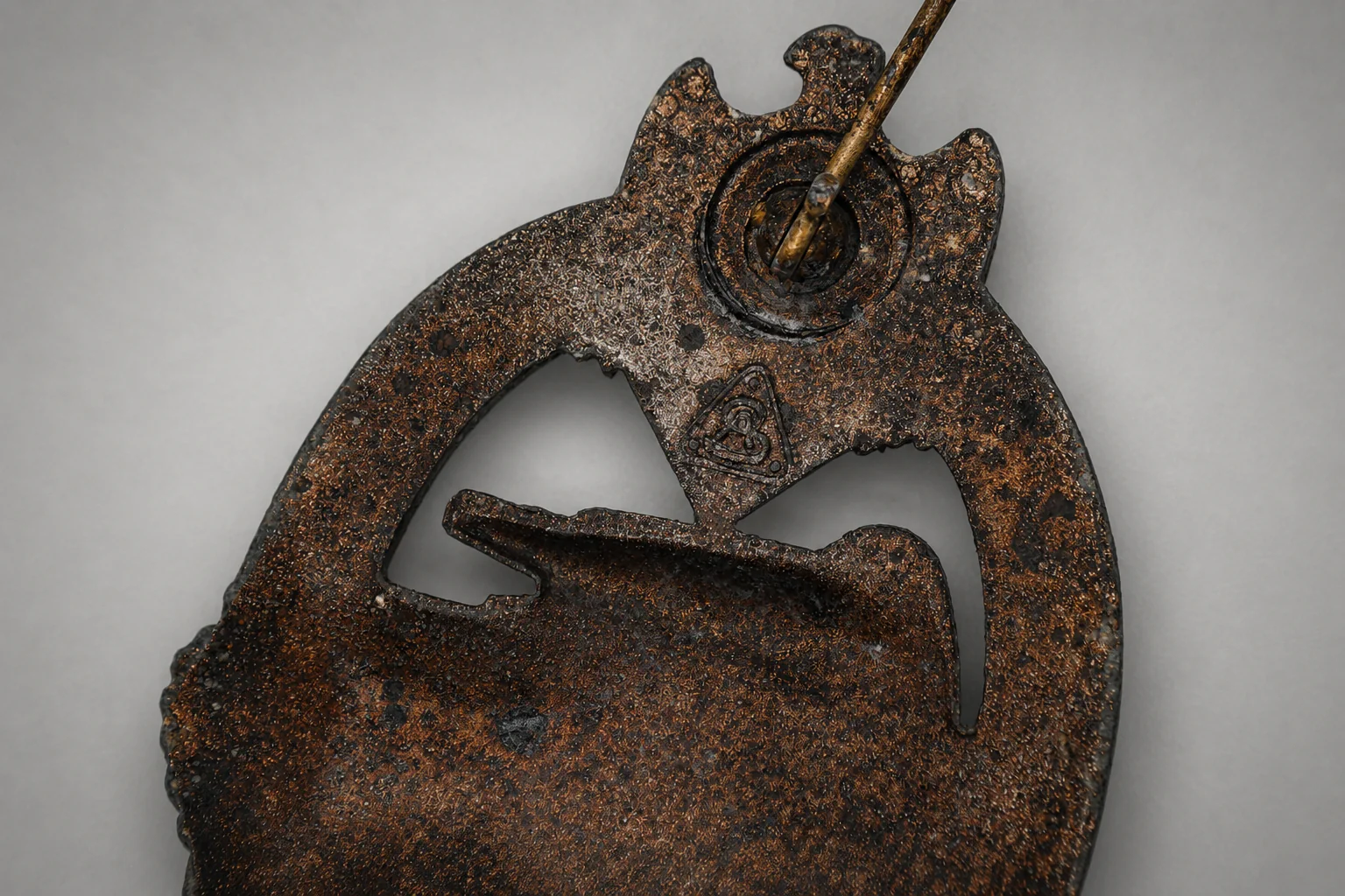 Panzerkampfabzeichen in Bronze by Adolf Scholze (?) - Panzer Assault Badge in Bronze - Image 4