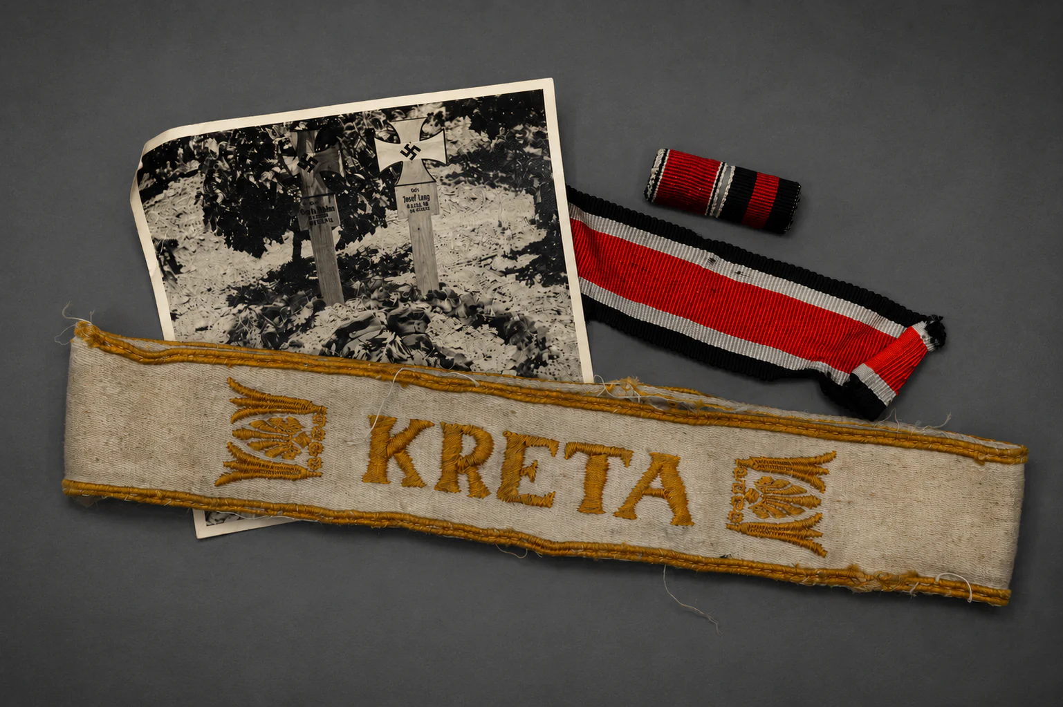 WWII German “Kreta” Cuff Title Grouping with EK II Ribbon & Gebirgsjäger Grave Photograph - Image 1