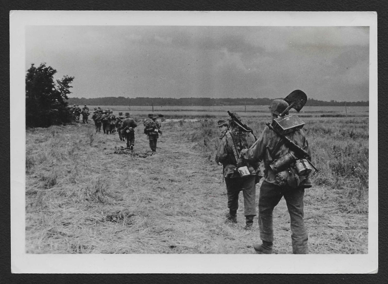 Foto_2026-06-16_083855 Original WWII German Press Photo – Assault Troop Advancing Near the Orne Estuary, Normandy – Dated 17.06.1944 - Image 1